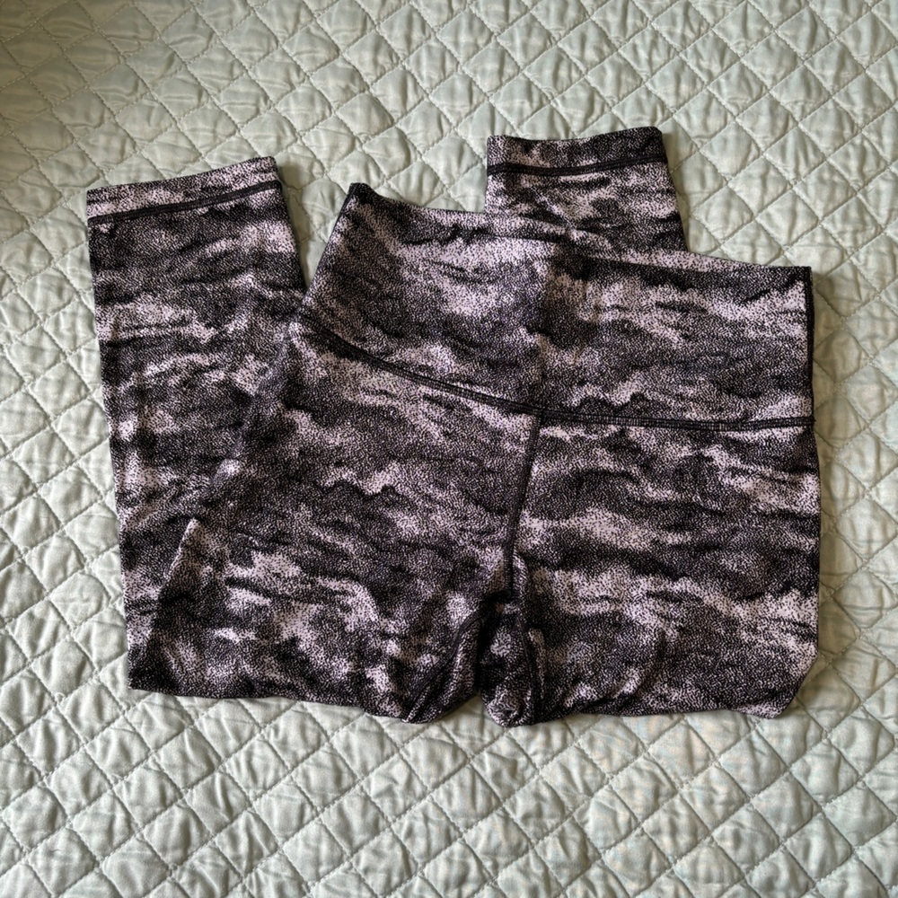 Lululemon Wunder Under 22 inch Leggings